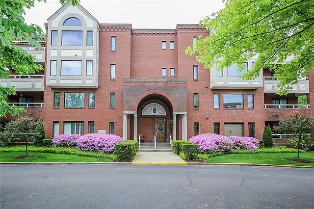 Building Photo - 100 Denniston St #422