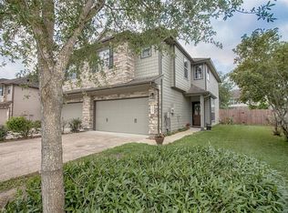 307 Brandy Ridge Ln, Dickinson, TX 77539