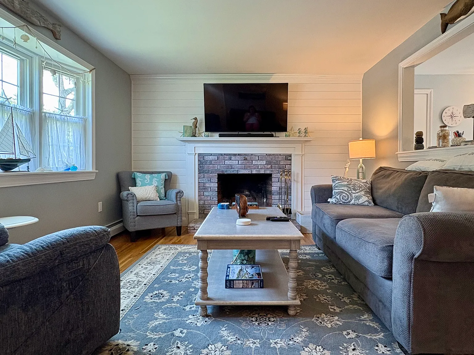 2 bed, 864 sqft, $2,600 — Photo 2