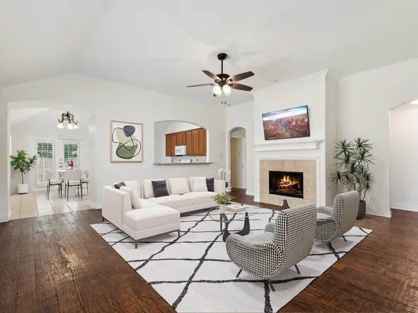 9709 Maryville Ln, Fort Worth, TX 76108