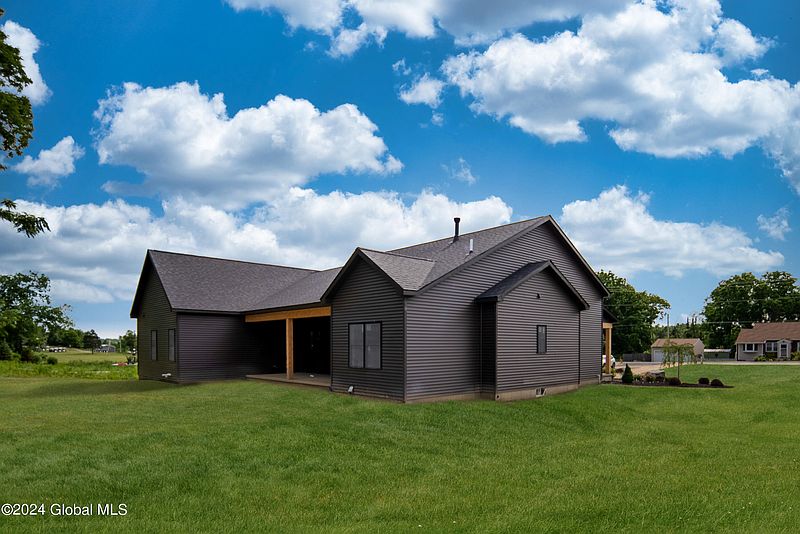 3rd image of 2798 Phillips Road
