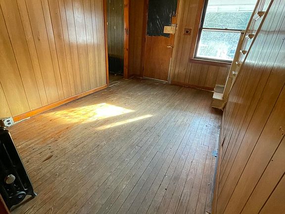 4th image of 1091 Main Rd