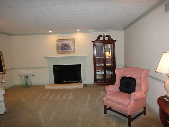 4th image of 2329 Ridgewood Dr