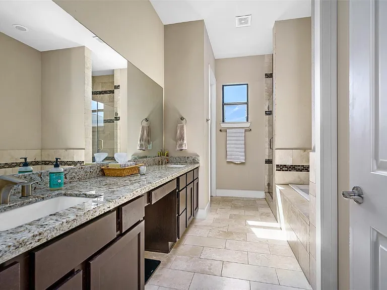 1720 Live Oak St — Photo 18