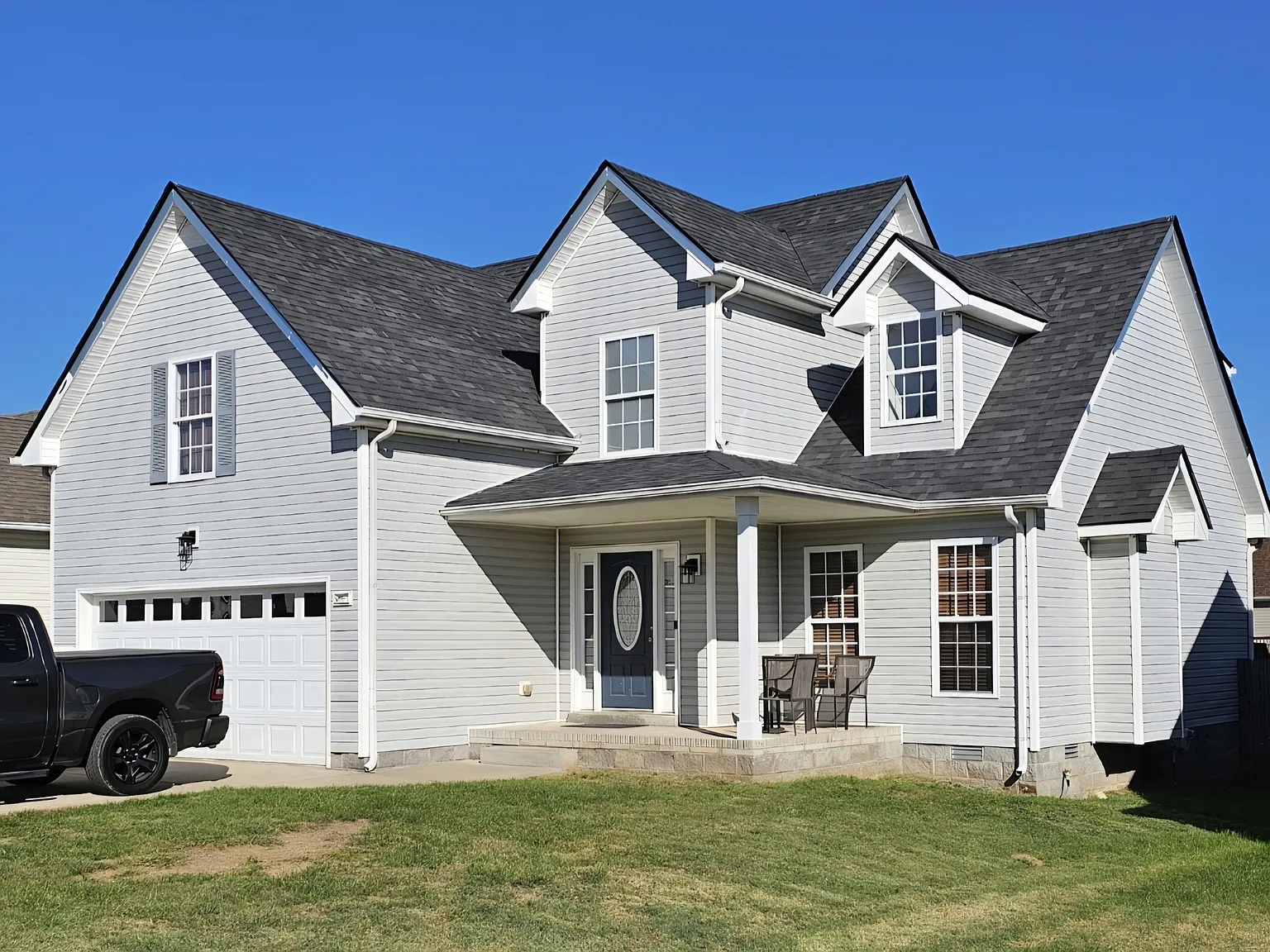 4 bed, 2.5 bath, 1940 sqft, $2,300 — Photo 1