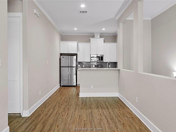 3rd image of 604 Montclair Ave Unit A
