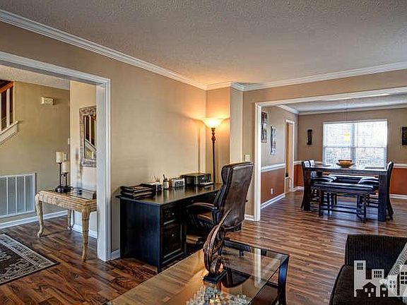 3rd image of 4716 Woods Edge Dr
