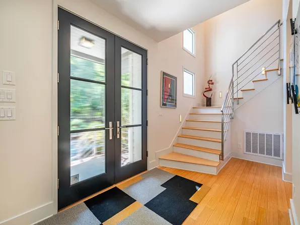 1604 Pathway Dr, Carrboro, NC 27510