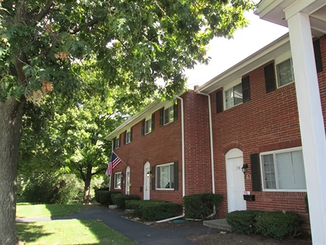 Westbrooke Commons Apartments and Townhomes — Photo 3