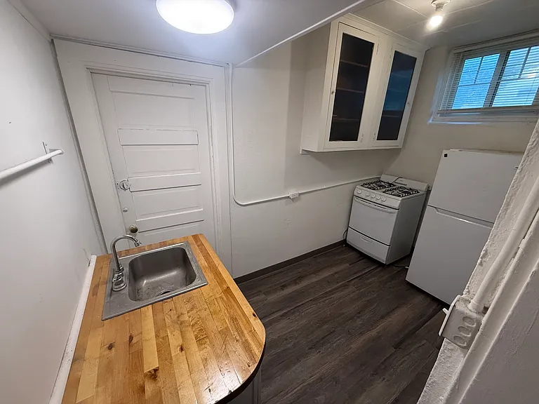 131 Fairview Ave N #7 — Photo 6
