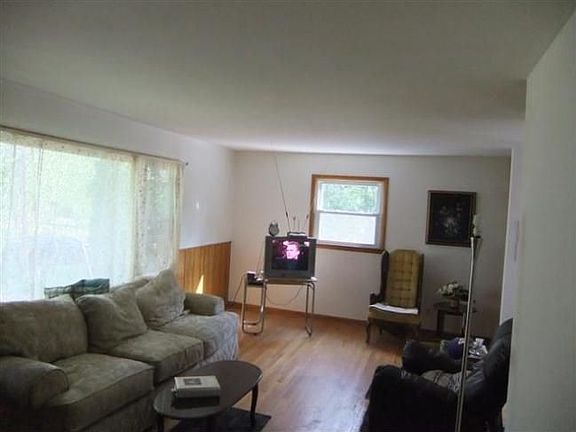 4th image of 2405 W Hill Dr