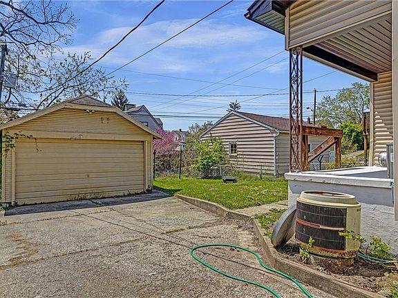 4th image of 206 E Hillcrest Ave