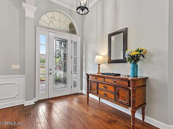 4th image of 251 Flores Way