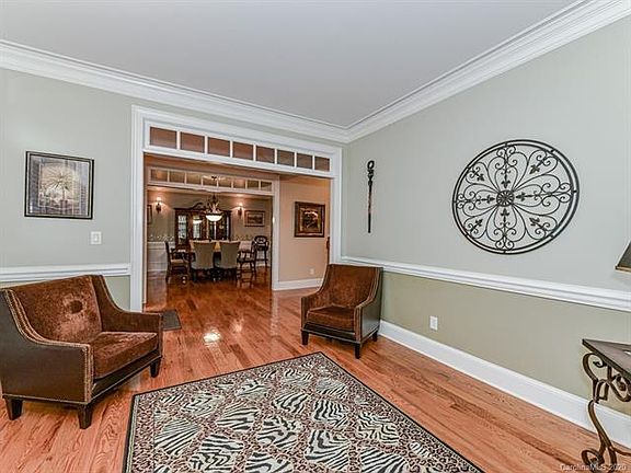 5th image of 7519 Meadowgate Ln
