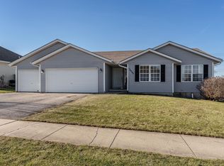 14040 Queenanns Way, Poplar Grove, IL 61065