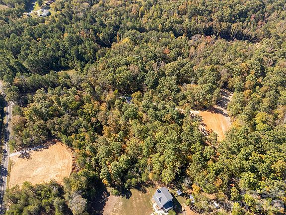 4th image of 1050 McGill Rd