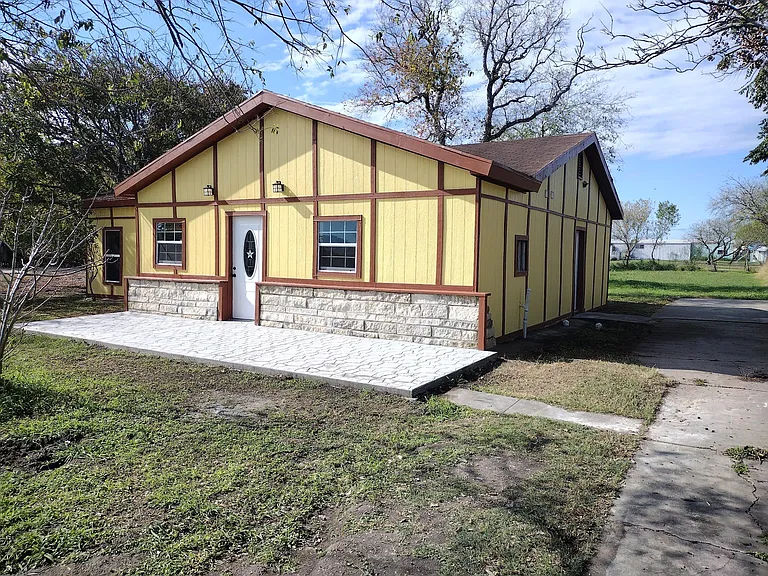 2907 Irma Dr — Photo 2