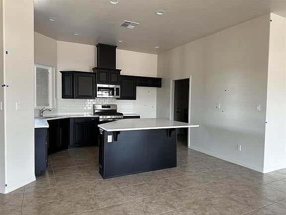 4th image of 3469 W 37th St