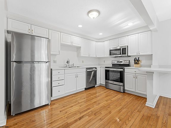 3rd image of 1026 Saint Pauls Ln