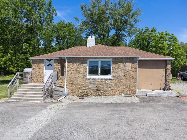 1065 University Dr, Connellsville, PA 15425