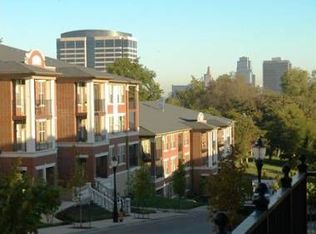 2900 Oak St APT 211, Kansas City, MO 64108