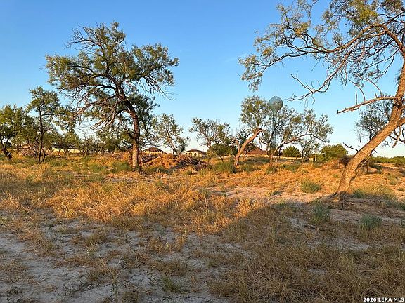 5th image of 875 Ritchie Road