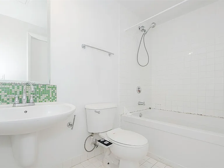 10 SW South River Dr #607 — Photo 16