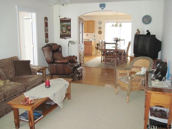 3rd image of 185 Skyview Dr
