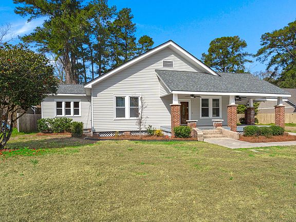 3rd image of 202 Quaker St