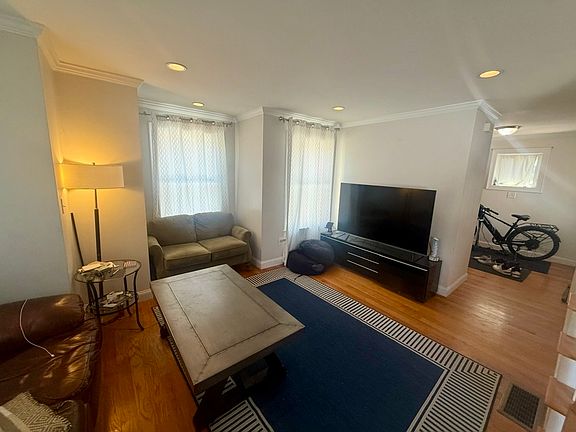 2nd image of 27 Antwerp St #2
