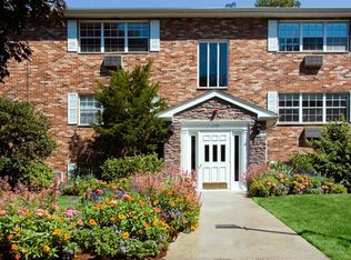 138 Edgemere Rd APT 8, Boston, MA 02132