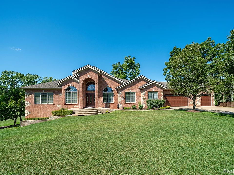 1st image of 33475 Leisure Ln