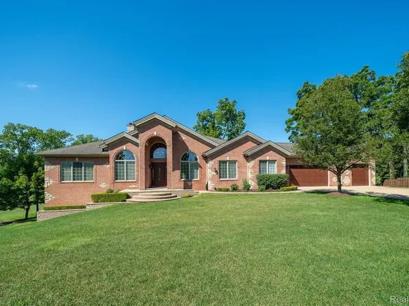 33475 Leisure Ln, Farmington Hills, MI 48331