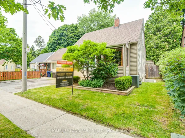 16 Warvet Cres, Toronto, ON M4B 1P3
