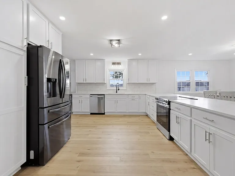 128 Convention Dr — Photo 11