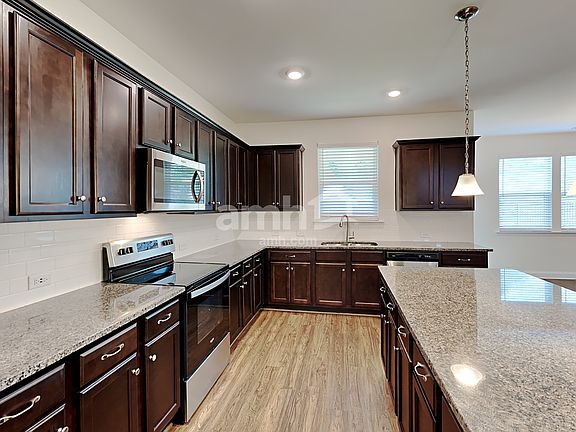 3rd image of 226 Lake Vista Dr