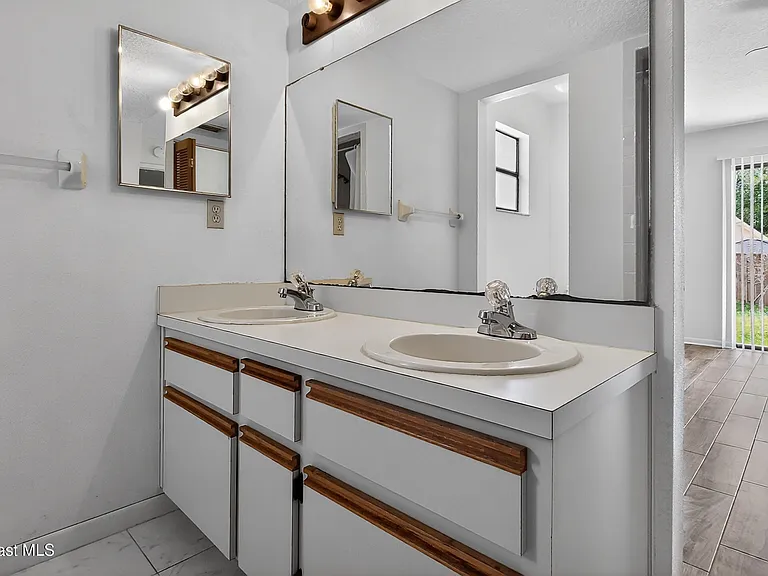 1141 Mast Ct SE — Photo 15