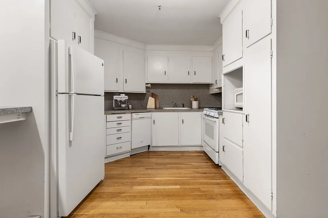 290 Commonwealth Ave — Photo 2