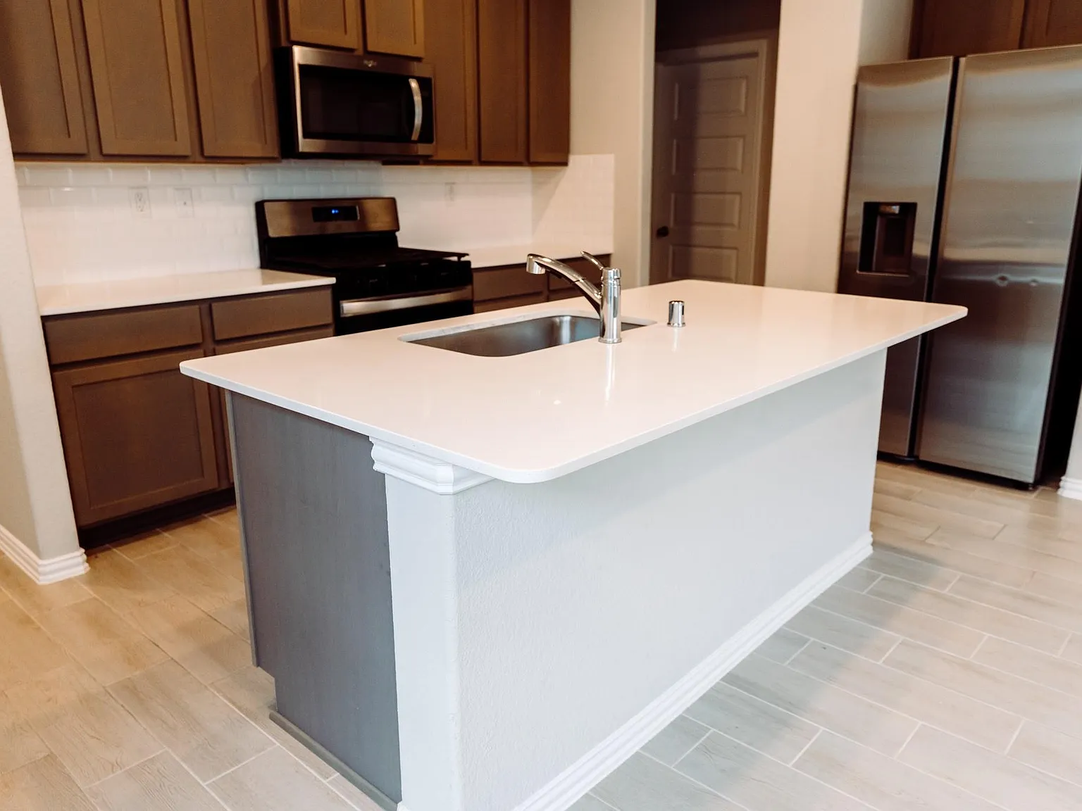 3 bed, 2.0 bath, 1438 sqft, $2,200 — Photo 3