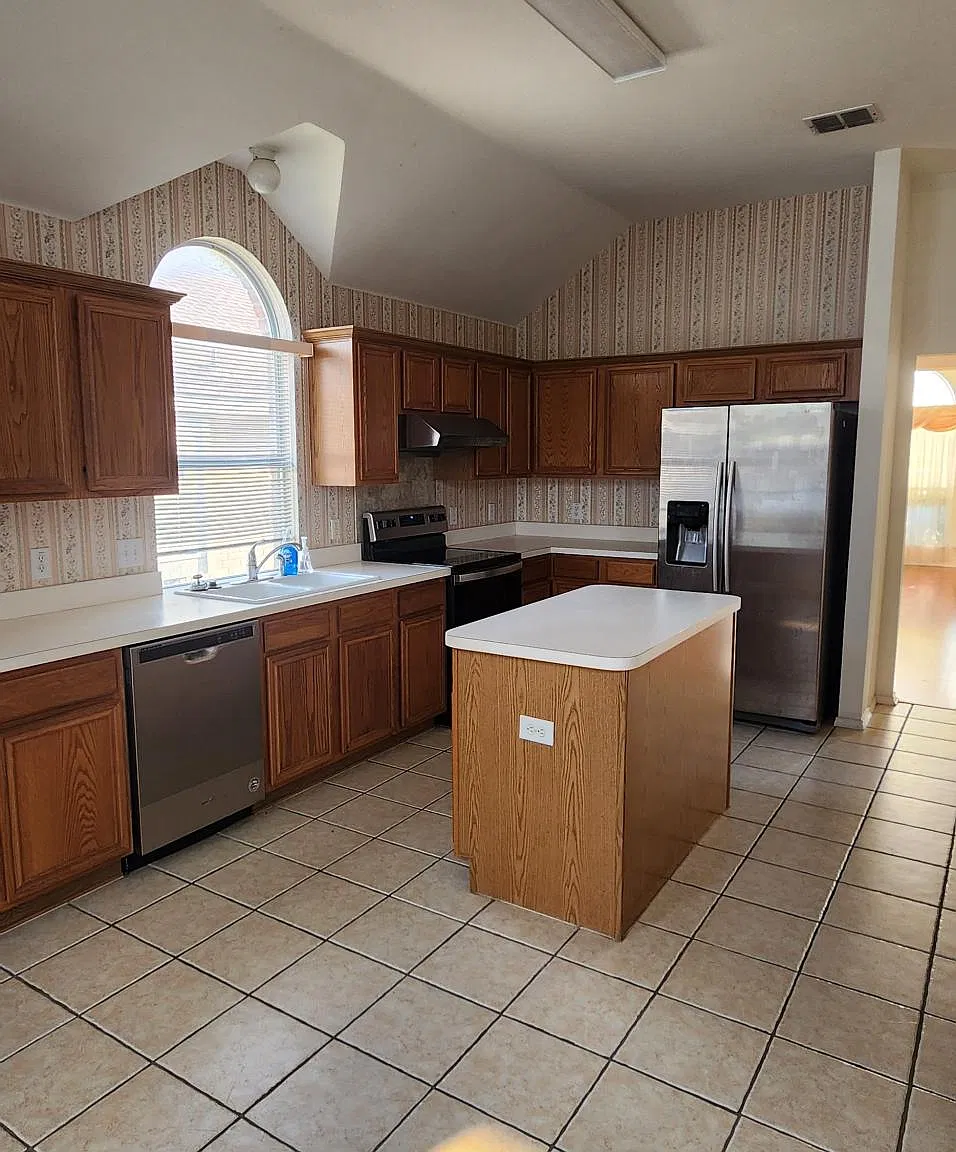 4 bed, 2060 sqft, $2,400 — Photo 1