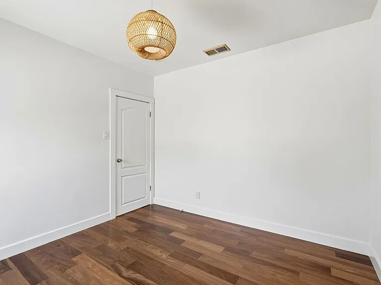 954 Cedar St — Photo 10