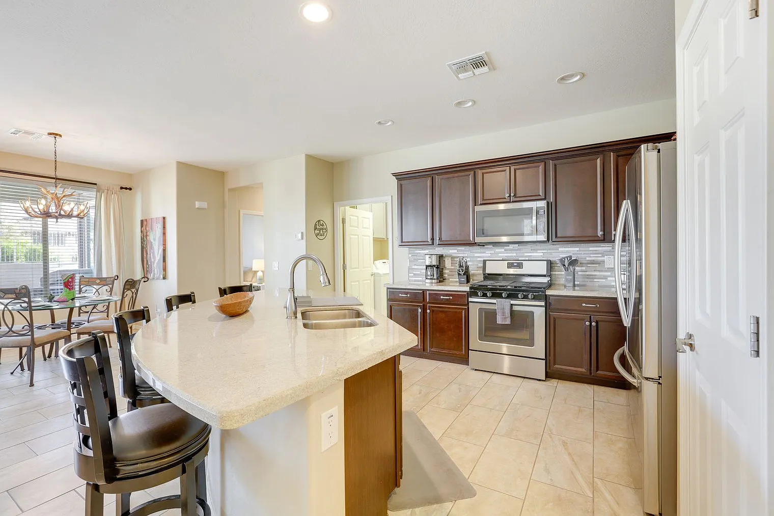 2 bed, 2.0 bath, 1754 sqft, $2,483 — Photo 4