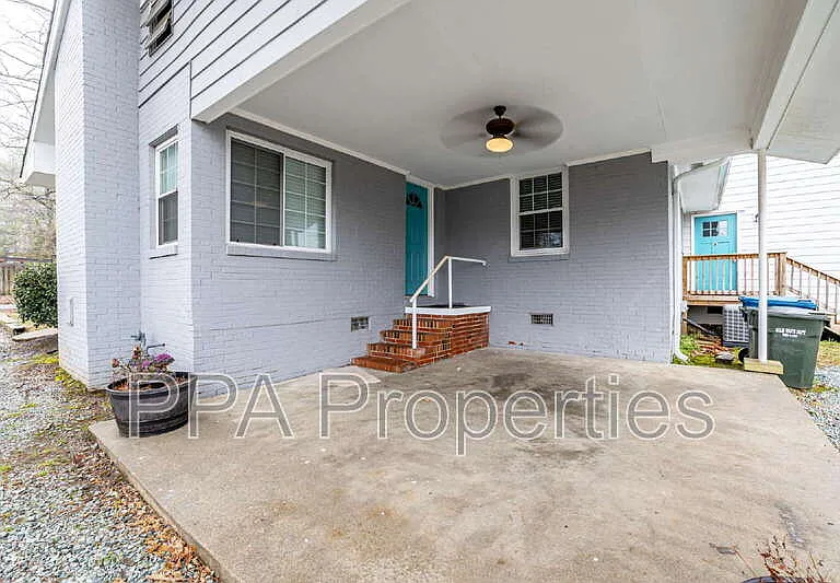 2404 Francis St — Photo 18