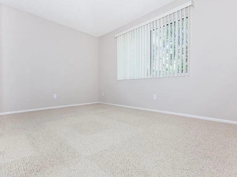 Emerald Court Apartment Homes — Photo 32
