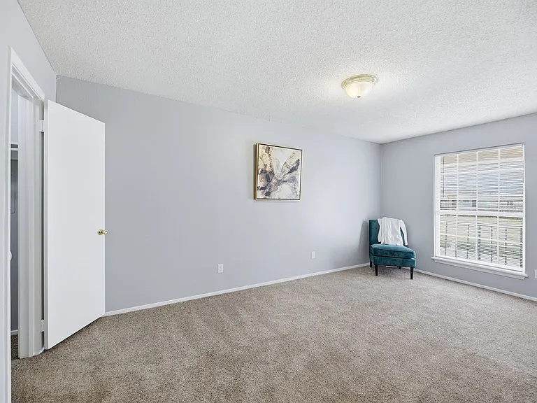 Heatherstone Apartments — Photo 32