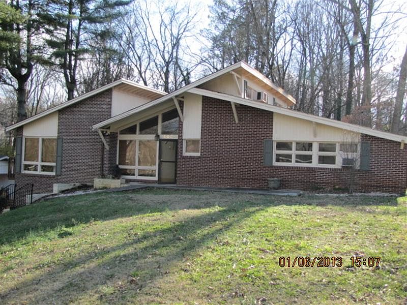 1st image of 502 Sycamore Dr NE