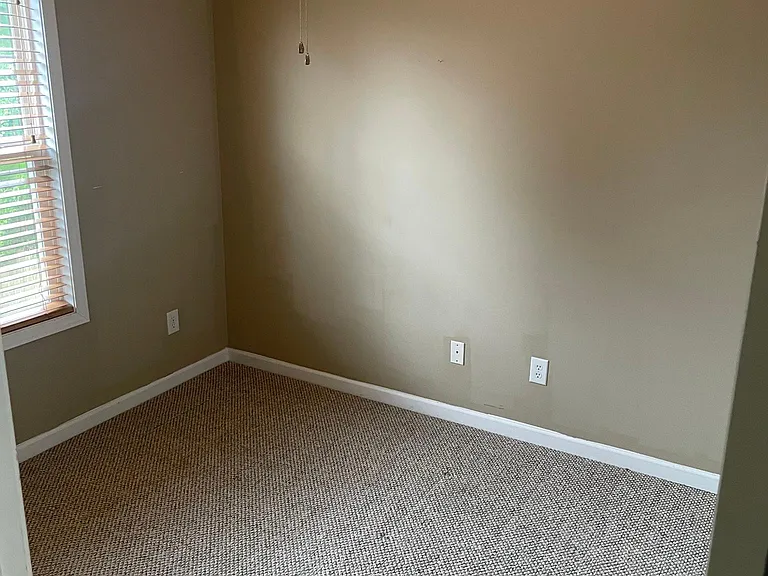 139 Lowell Ct — Photo 15