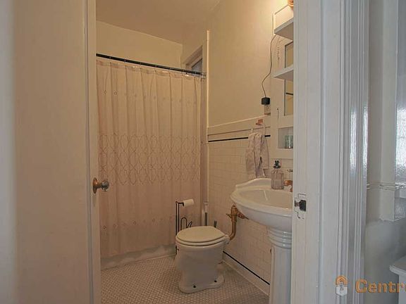 5th image of 1920 Sacramento St APT 10