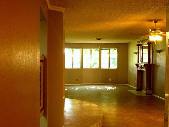 5th image of 3420 Townhouse Dr