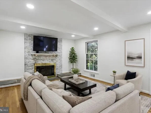 9812 Canal Rd, Montgomery Village, MD 20886